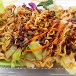 ยากิโซบะ เส้นล้วนปนผัก