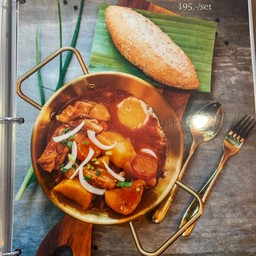 วันซ์สตูซี่โครงหมูพร้อมขนมปัง