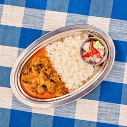 แกงข้าวซอยเนื้อราดข้าว