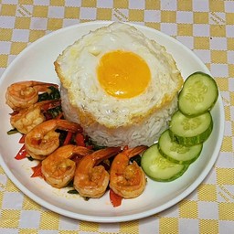 ข้าวกะเพรากุ้ง