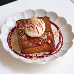 Strawberry Toast (Strawberry Sauce With Crumble )
