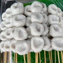 ยำกระเฉด และข้าวกะเพรา-บ้านน้องหยุย