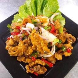 ยำเนื้อไก่ทอด รสแซ่บ