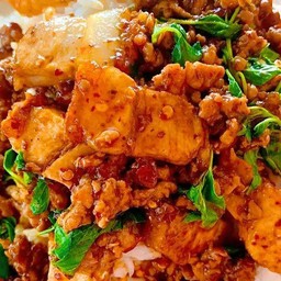 ข้าวกะเพราหมูกรอบ+หมูสับ+ไข่ดาว