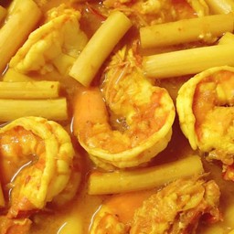 แกงส้มกุ้งกับไหลบัว