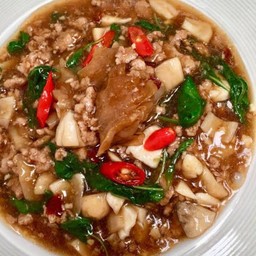 ราดหน้ากะเพรา