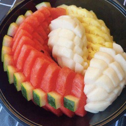 แตงโมซอนญ่า500g+สาลี่ทองญี่ปุ่น1ลูก+สับปะรดตราดสีทอง500g(กล่อง2000ml)