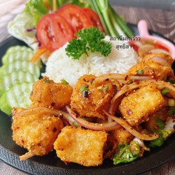 ลาบเต้าหู้ญี่ปุ่นทอดกรอบ+ข้าวหอมมะลิแท้ พร้อมชุดผักและพริกน้ำปลา