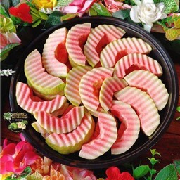 ฝรั่งไส้แดง หงส์เป่าสือ คัดเกรดปอกพร้อมทาน