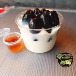 องุ่นดำ+โยเกิร์ตรสธรรมชาติ แถมซอสบลูเบอร์รี่