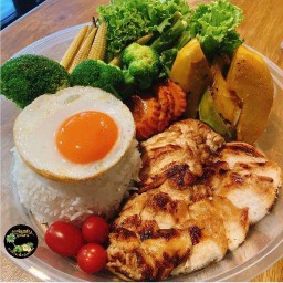 อกไก่นุ่ม200gย่างซอสเทริยากิ+ข้าวหอมมะลิ+ไข่ดาวชุ่มฉ่ำ+ฟักทอง ผักรวมคลีน ชุดใหญ่