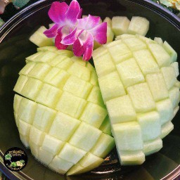 เมล่อนญี่ปุ่นสีเขียวพรีเมี่ยมพร้อมทาน (กล่อง2000ml)