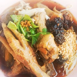 ก๋วยเตี๋ยวไก่ต้มยำน้ำพริกเผา (พิเศษ)
