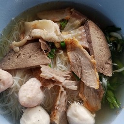 ร้านก๋วยเตี๋ยวต้มยำสวนมะนาว@ห้าแยกถนนหัก