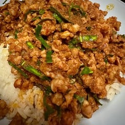 ข้าวพริกแกงหมูสับ