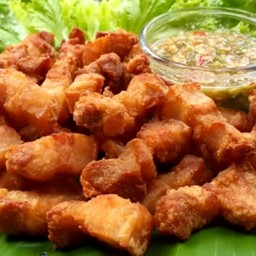 หมูสามชั้นทอดน้ำปลา(กับข้าว)