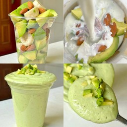 🥑อโวคาโด้+นมอัลมอนด์+กล้วยหอม🍌ปั่น ท็อปปิ้งเนื้ออโวคาโด้(แก้ว22ออนซ์)