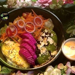 ปังปิ้งทาเนยถั่ว+อะโวคโด้นอก100g+แก้วมังกรแดง+ไข่ขยี้นุ่ม+สลัดผัก ชุดใหญ่