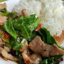 หมูผัดคะน้าน้ำมันหอยราดข้าว