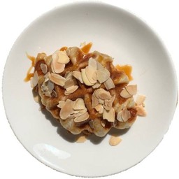 ครอฟเฟิลคาราเมลอัลมอนด์