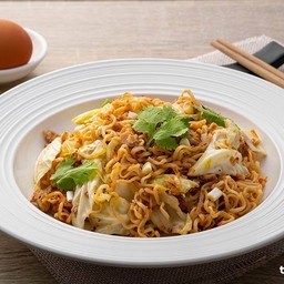 มาม่าโรงเรียนผัดไข่ใส่หมู