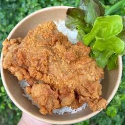 ข้าวยำไก่ซื้ดอร่อยตาแตก