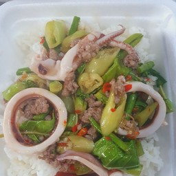 ข้าวกระเพราปลาหมึก+หมูสับ