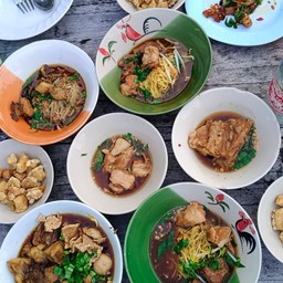ก๋วยเตี๋ยวเที่ยงคืนงามวงศ์วาน -