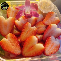 สตอเบอร์รี่นอกนำเข้า พร้อมทาน250g (แถมเครื่องจิ้ม)