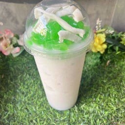 มะพร้าวปั่นนมสดเพิ่มท๊อปปิ้งเนื้อมะพร้าวและวุ้นมะพร้าวหนึ๊บใบเตยหอม