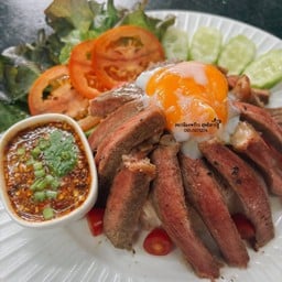 ข้าวหน้าเนื้อย่าง+ไข่ออนเซ็น+น้ำจิ้มแจ่วรสเด็ด(แยกไข่ออนเซน)