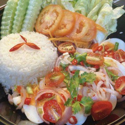 ชุดข้าวยำไข่ต้ม3ฟอง+ข้าวหอมมะลิ แถมชุดผักสดสวนครัว(กล่อง2000ml)