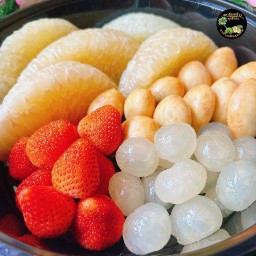 ลำไย+ส้มโอน้ำผึ้งแม่กลอง+สละ+สตรอเบอร์รี่นอก100g(กล่อง2000ml)