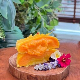 พายคัสตาร์ดไข่เค็ม  Custard With Salted Eggs Pie