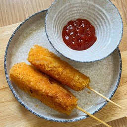 [อร่อยซ่ากับโค้ก] มินิคอร์นดอก (ชิ้นใหญ่พิเศษ) +  โค้ก ออริจินัล (ขวด) 