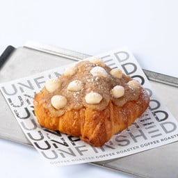 Macademia Croissant