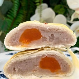 พายเผือกไข่เค็ม  Taro with Salted Eggs Pie