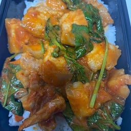 ข้าวผัดพริกแกงหมูสามชั้น