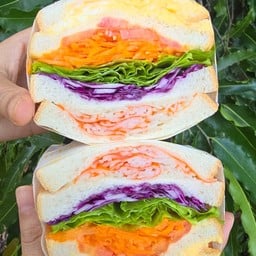 แซนวิชปูอัด+ไข่ต้ม