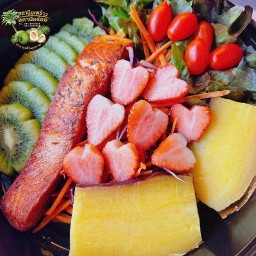 แซลม่อนคิริมิย่าง+มันหวานญี่ปุ่น+สตอเบอรี่+กีวี่1(แถมสลัดผัก) ชุดใหญ่