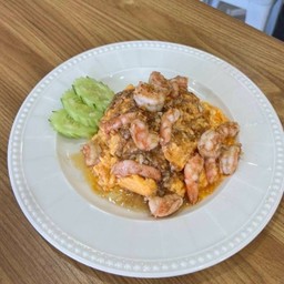 กุ้งกระเทียมไข่เยิ้ม ราดข้าว