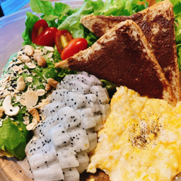 ปังโฮลวีทปิ้งนูเทลล่า+อะโวคาโด้นอก100g+แก้วมังกรขาว+ไข่ขยี้+สลัดผัก