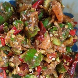 ตำมะขามอ่อนปูปลาร้า