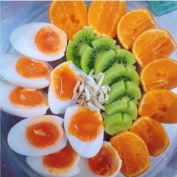 กีวี่เขียวนิวซีแลนด์1+ไข่ต้ม4ฟอง+ส้มใต้หวัน2+อัลมอลและธัญพืช