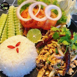 ลาบหมูสับ150g+ข้าวหอมมะลิ+ผักสดรวม(กล่อง2000ml)