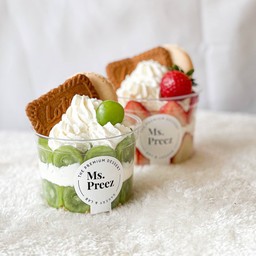 Greek cream cake Grape