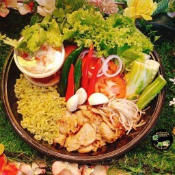 ชุดผักสด+กิมจิ+หมู200gซอสพริกไทยดำ+เส้นผัก ชุดใหญ่