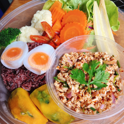ลาบอกไก่150g+ข้าวไรซ์เบอร์รี่+ไข่ต้ม1+ชุดผักต้มคลีน ชุดใหญ่