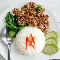 ครัวบ้านผึ้งก๋วยเตี๋ยวไข่ระเบิด