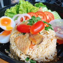 ข้าวผัดปลาสลิดทอดกรอบ2ตัว+ไข่ต้ม1ฟอง+พริกน้ำปลา ชุดใหญ่